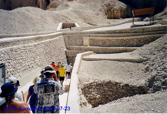 Grab des Horemheb